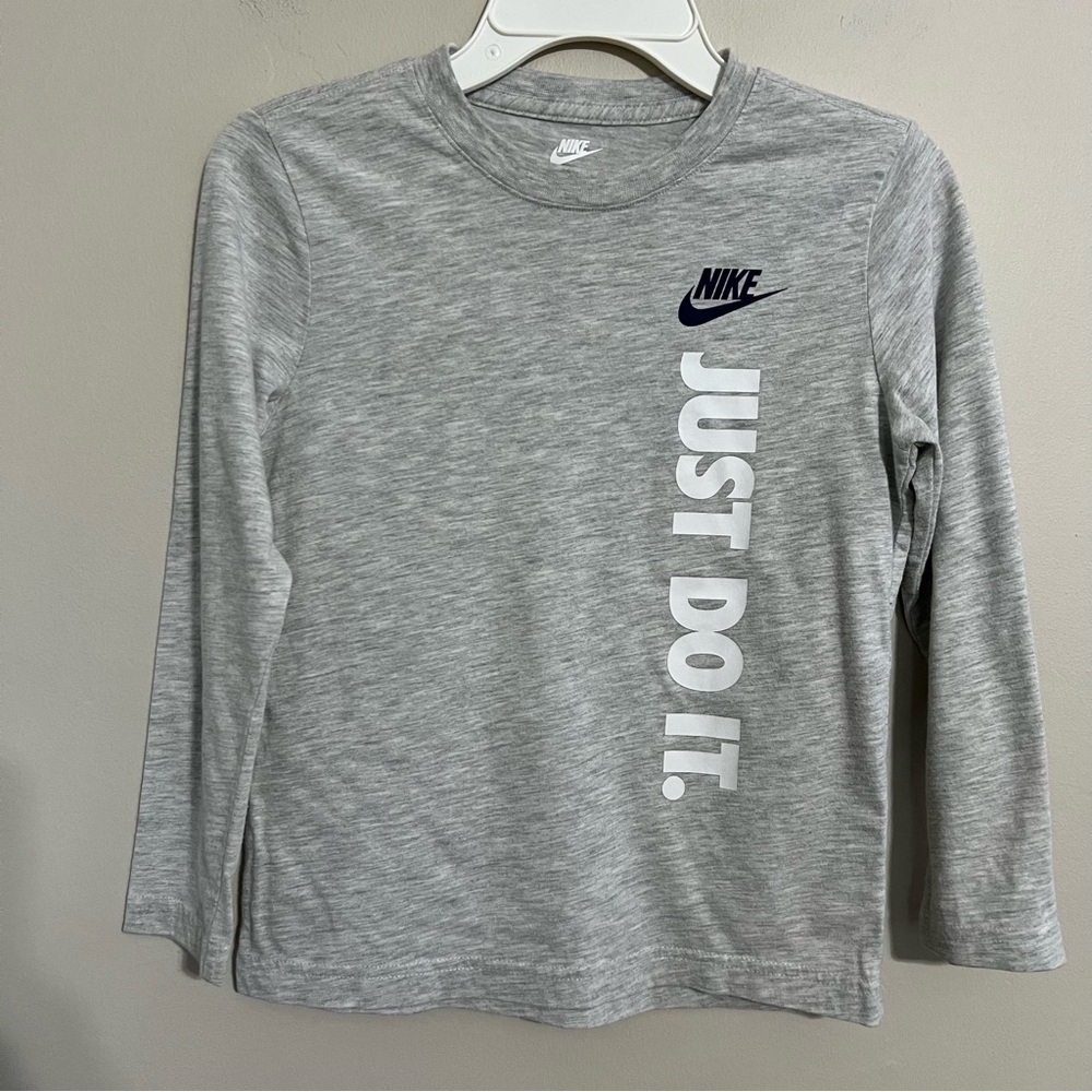 Nike Boys Gray “Just Do It” Long Sleeve T-shirt size 7